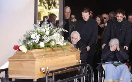 TUŽNI PRIZORI: SHRVANA OBITELJ I PRIJATELJI U VINKOVCIMA NA POSLJEDNJEM OPROŠTAJU OD GORANA BARE