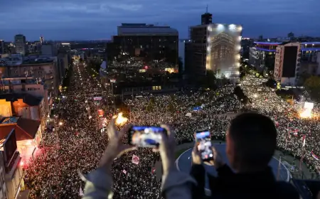 VELIKI SKUP STUDENATA NA TRGU U BEOGRADU
