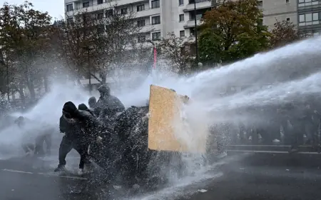 VIŠE OD 400.000 FRANCUZA NA ULICI, TRAJU SUKOBI S POLICIJOM