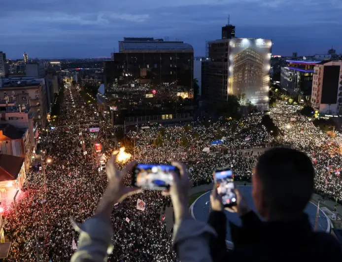 VELIKI SKUP STUDENATA NA TRGU U BEOGRADU