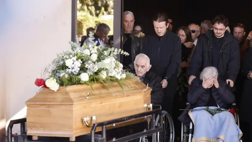 TUŽNI PRIZORI: SHRVANA OBITELJ I PRIJATELJI U VINKOVCIMA NA POSLJEDNJEM OPROŠTAJU OD GORANA BARE