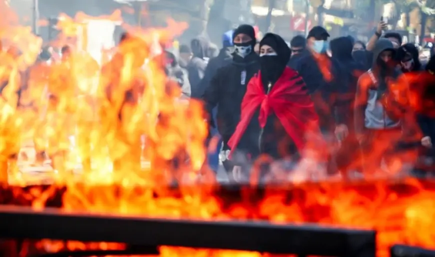 TISUĆE MLADIH ALBANACA PETI DAN PROSVJEDUJU U SREDIŠTU TIRANE