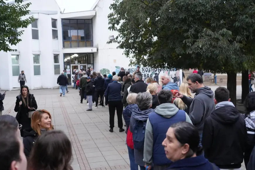 DAN ODLUKE ZA SRBIJU: REDOVI OD JUTRA, INCIDENTI NA BIRALIŠTIMA, MORALA INTERVENIRATI I POLICIJA